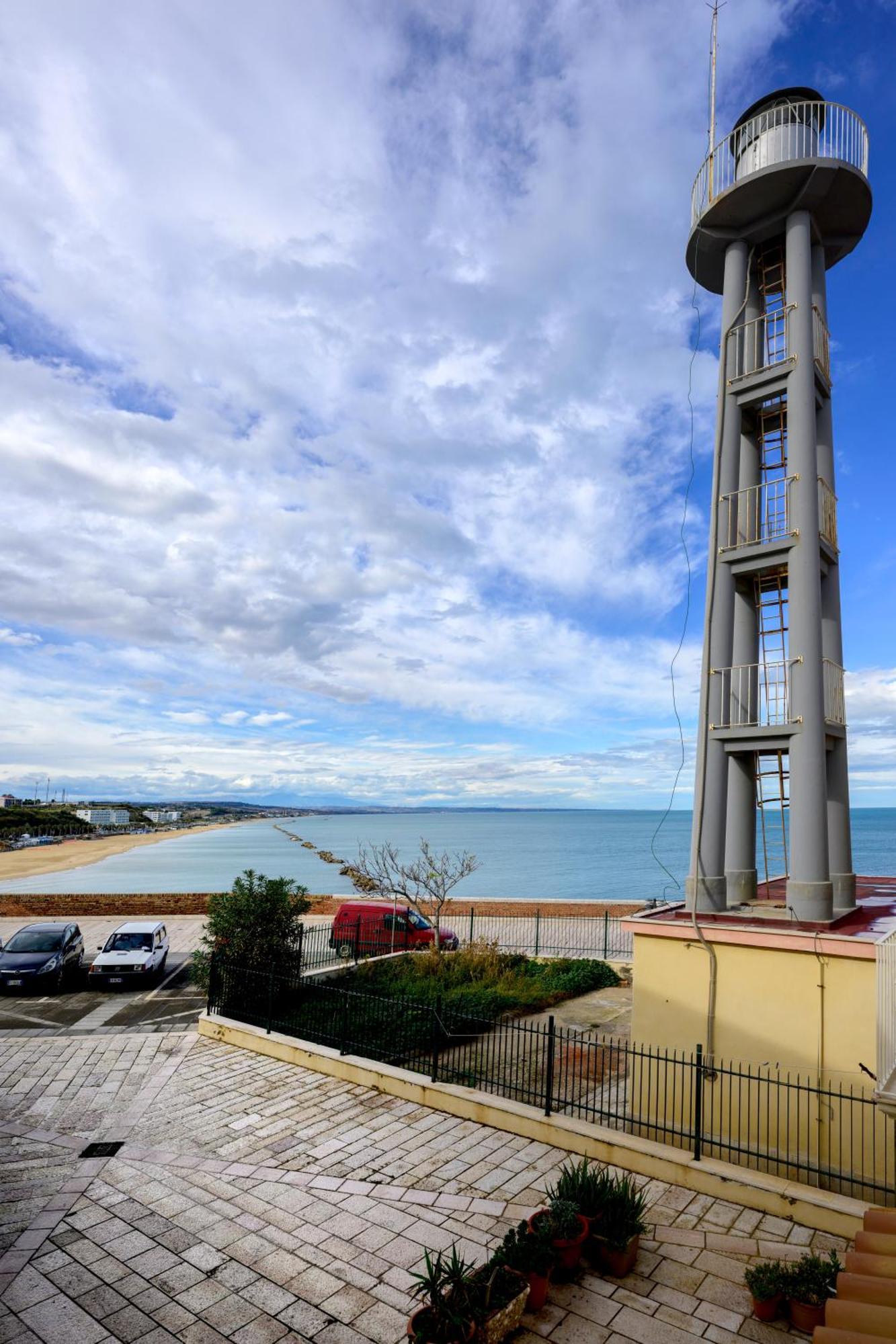 La Casa Di Anna Al Faro Bed & Breakfast Termoli Exterior photo